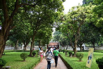 門から入って進む