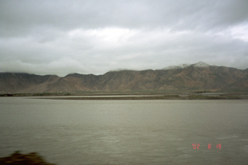 �s�X�֌������r���̌i�F